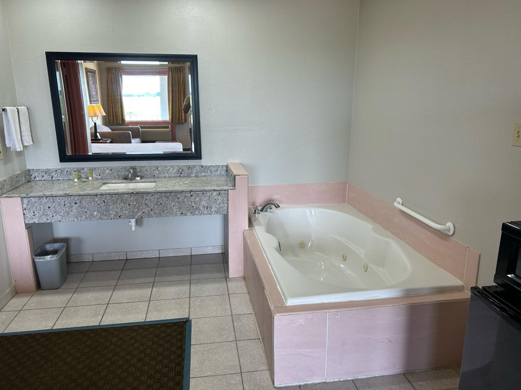 Howards Inn Motel Eunice Экстерьер фото